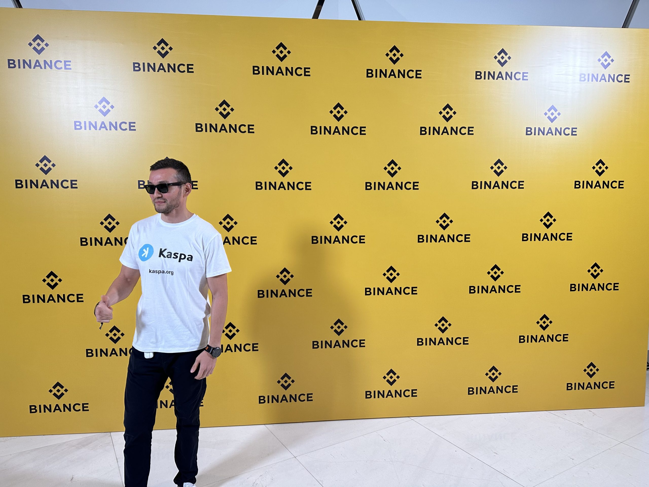 L'ambassadeur du Kazakhstan représente chez Binance Kazakhstan