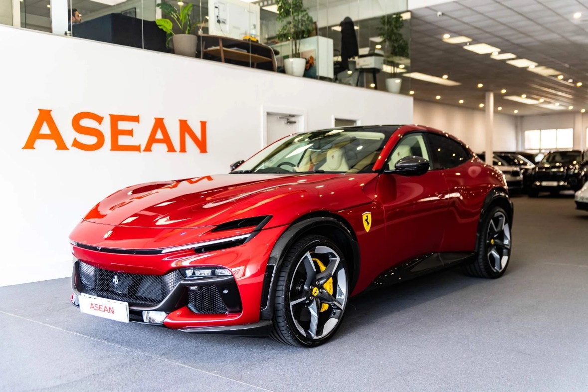 Qu'est-ce qui distingue la Ferrari Purosangue des autres SUV hautes performances ?