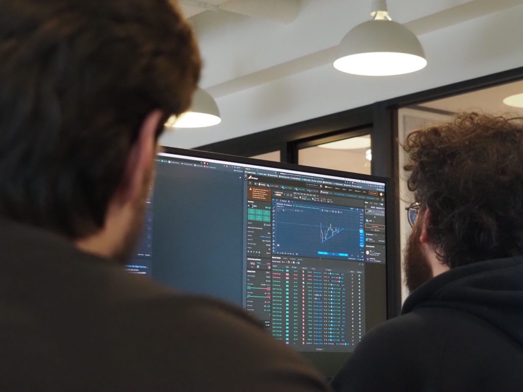 Solana a été le plus grand attrait pour les nouveaux développeurs de crypto en 2024 : Electric Capital Developers at work at a Solana hacker house in Salt Lake City in February 2024 (Danny Nelson/CoinDesk)