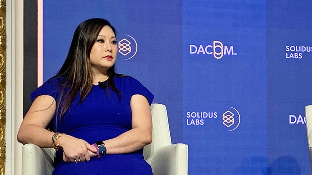 Le choix de Trump pour la CFTC atteint les premiers rangs des principaux régulateurs américains de la cryptographie Commissioner Caroline Pham is proposing a crypto regulation pilot program at the U.S. Commodity Futures Trading Commission (Cheyenne Ligon/CoinDesk)