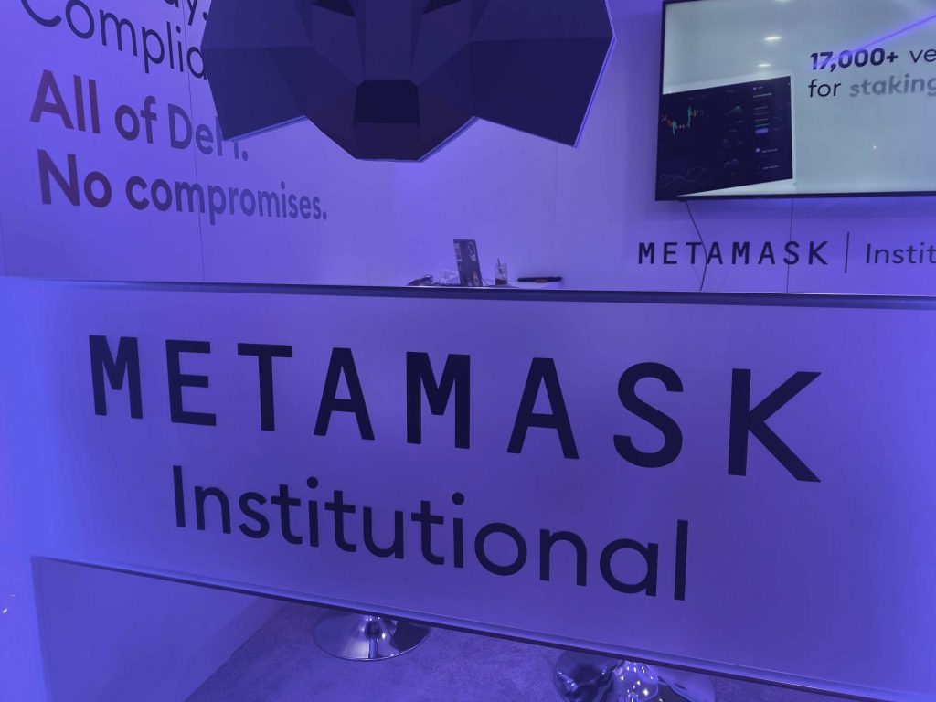 Metamask de crypto populaire Metamask dévoile une nouvelle feuille de route The MetaMask Institutional booth at Paris Blockchain Week 2022 (Helene Braun/CoinDesk)