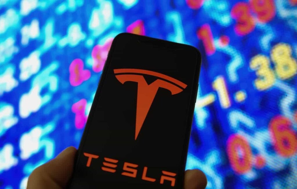 DeepSeek AI sets date when Tesla stock will bottom