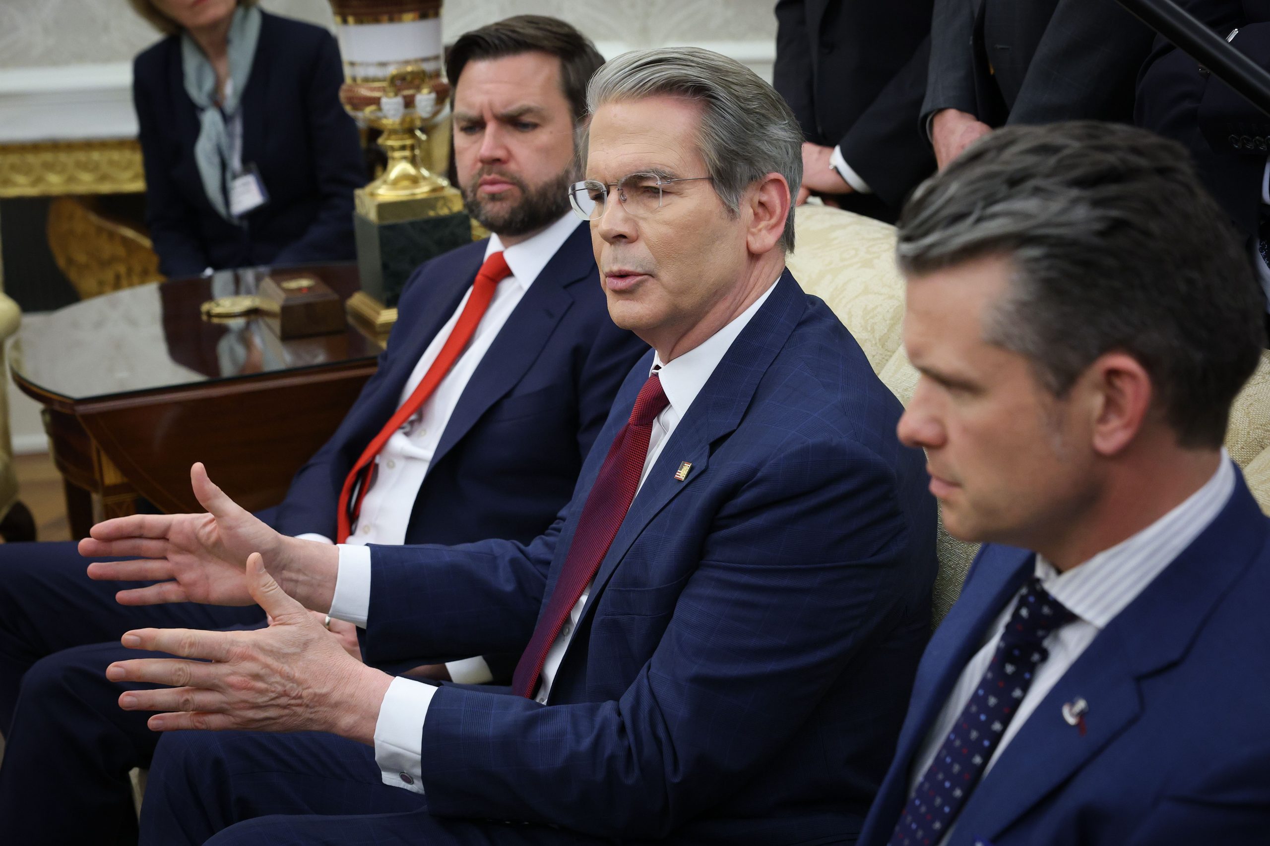 BTCUSDT perp futures price on Binance and daily changes in open interest on major perp exchanges. (Velo)