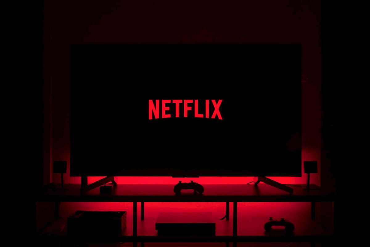 Why insiders are suddenly dumping Netflix stock