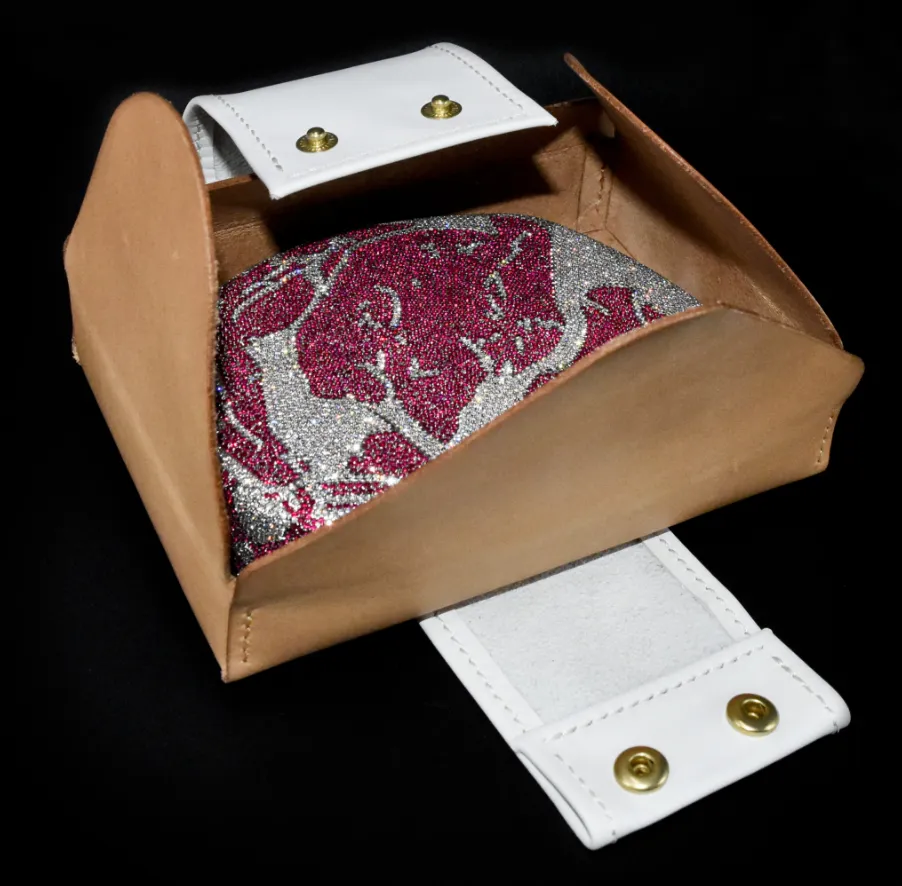 1746723005 436 Lartiste Maxfield Mellenbruch apporte un steak rare qui vaut des.webp