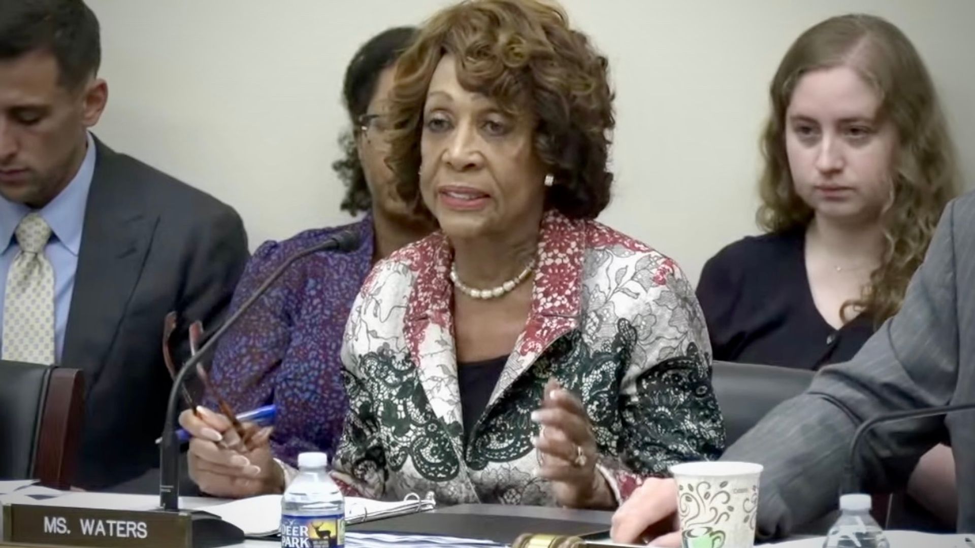 House Dems obtient une audition en prime sur la structure du marché de la cryptographie, assaillit les conflits de Trump House Dems obtient une audition en prime sur la structure
