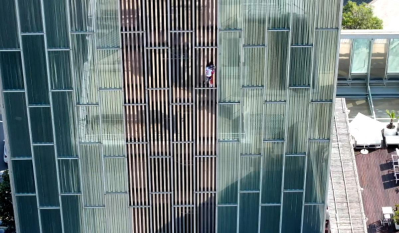 Le Spiderman francais eclate le gratte ciel pour lancer le premier