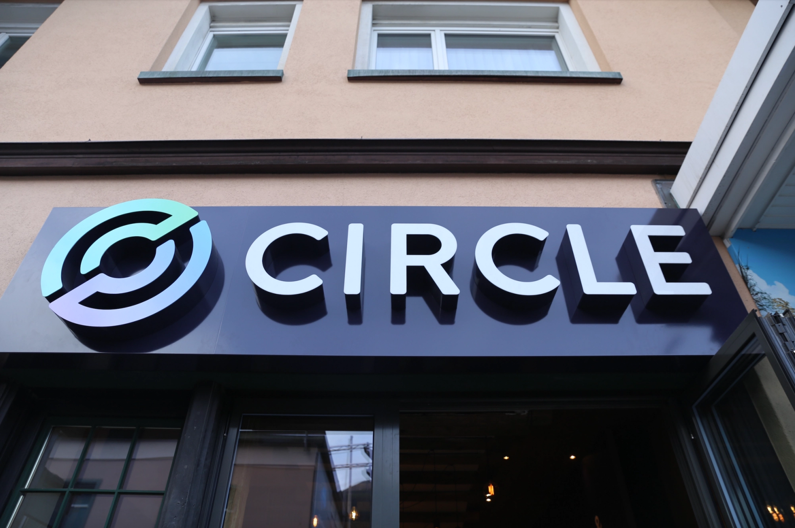 USDC Issuer Circle fait ses débuts sur NYSE à 31 $ par action, valorisant la société de stable à 6,2 milliards de dollars USDC Issuer Circle fait ses debuts sur NYSE a 31