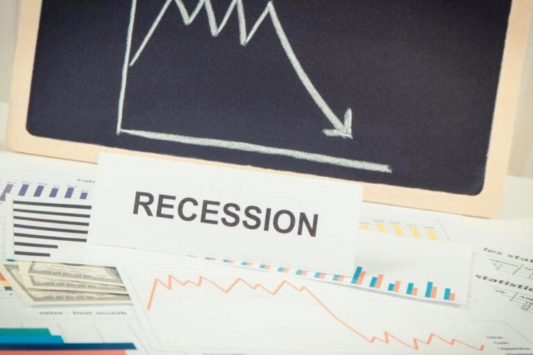There’s a ‘growing list of reasons to be worried’ about the economy, says top economist