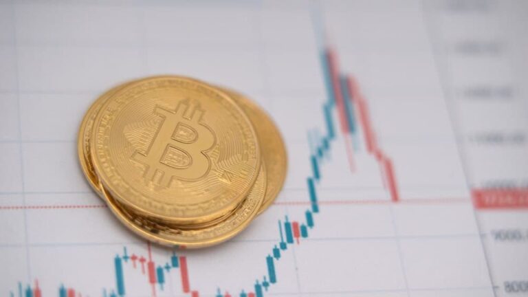 Analyst predicts Bitcoin price for Q4