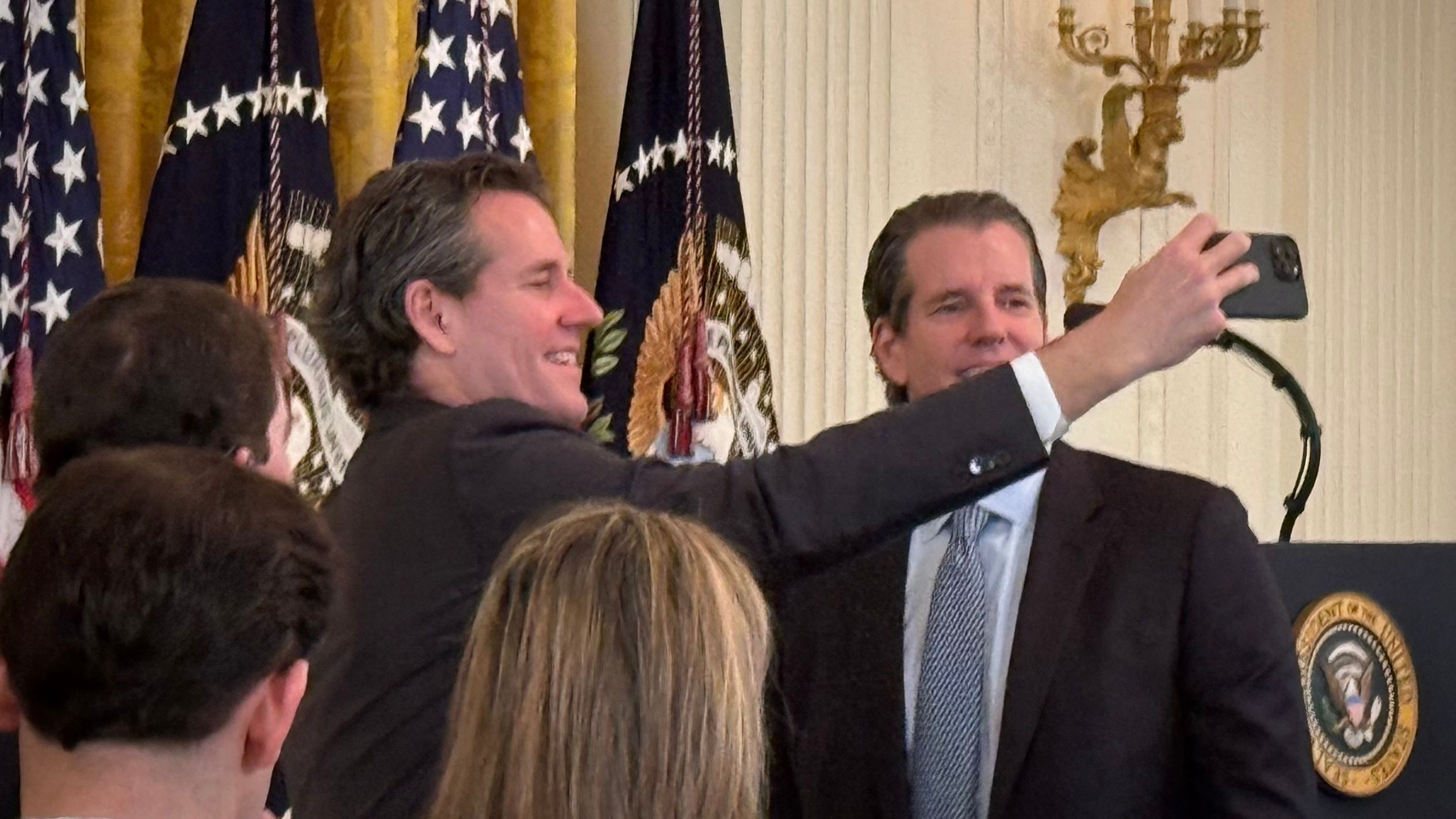 Les jumeaux Winklevoss collent 21 millions de dollars aux républicains lors des batailles du Congrès de l'année prochaine