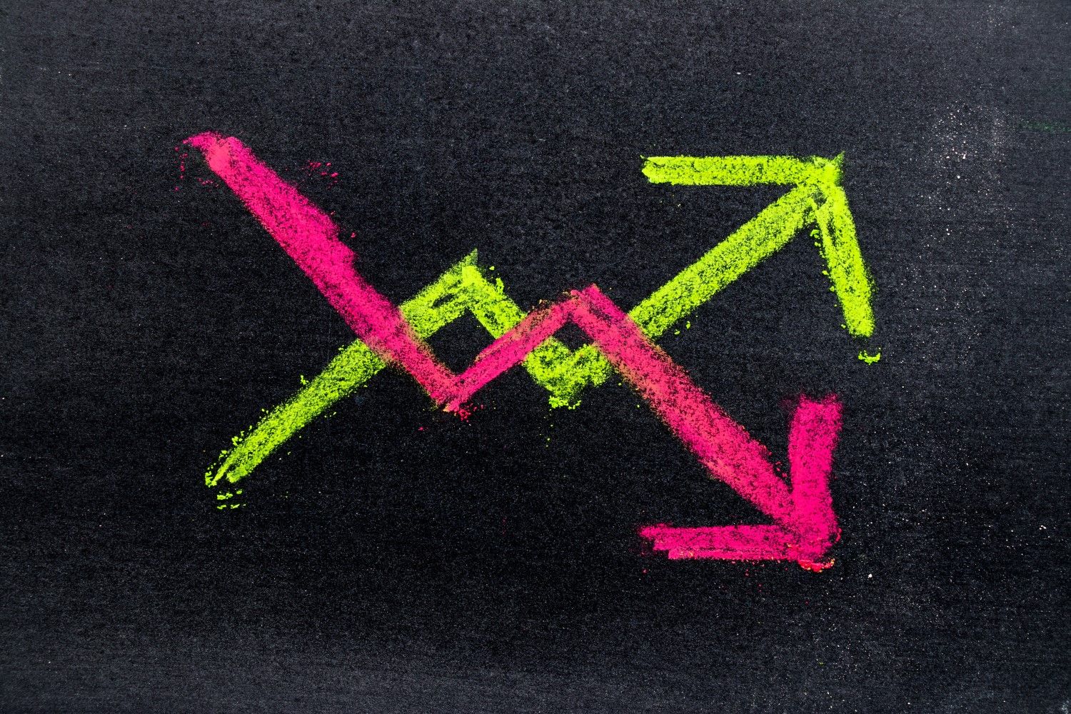 XRP et Solana (Sol) signalent une force haussière tandis que les commerçants secouent pour la baisse dans Bitcoin (BTC) et Ether (ETH)