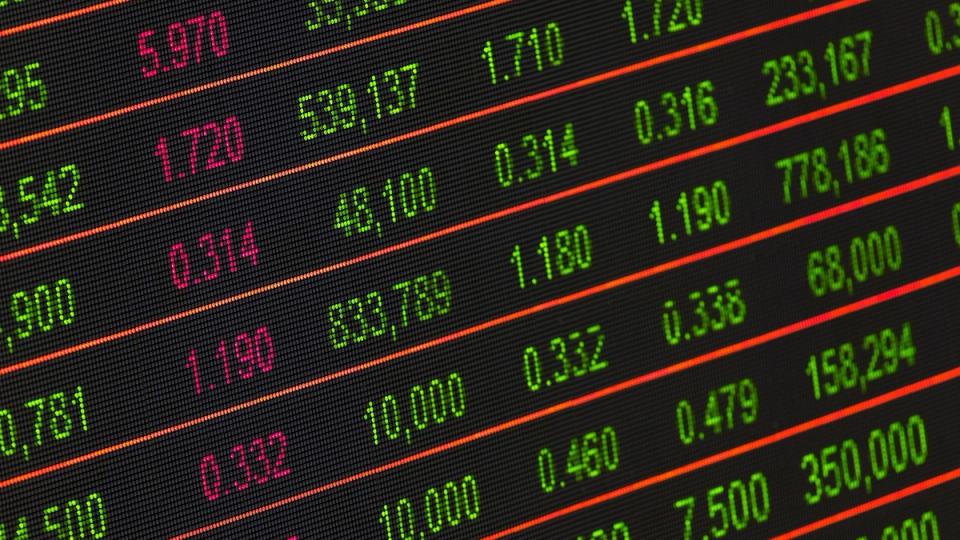 Pourquoi Bitcoin (BTC), XRP (XRP), Ether (ETH) tankent alors que l'or et l'argent brillent ?