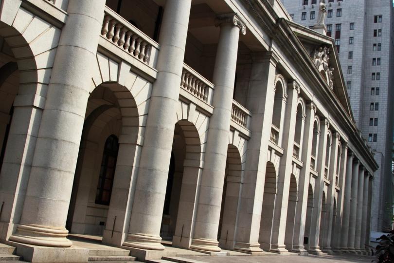 Le SFC et le FSTB de Hong Kong visent une législation d'ici 2026 concernant les règles relatives aux courtiers et aux dépositaires d'actifs virtuels