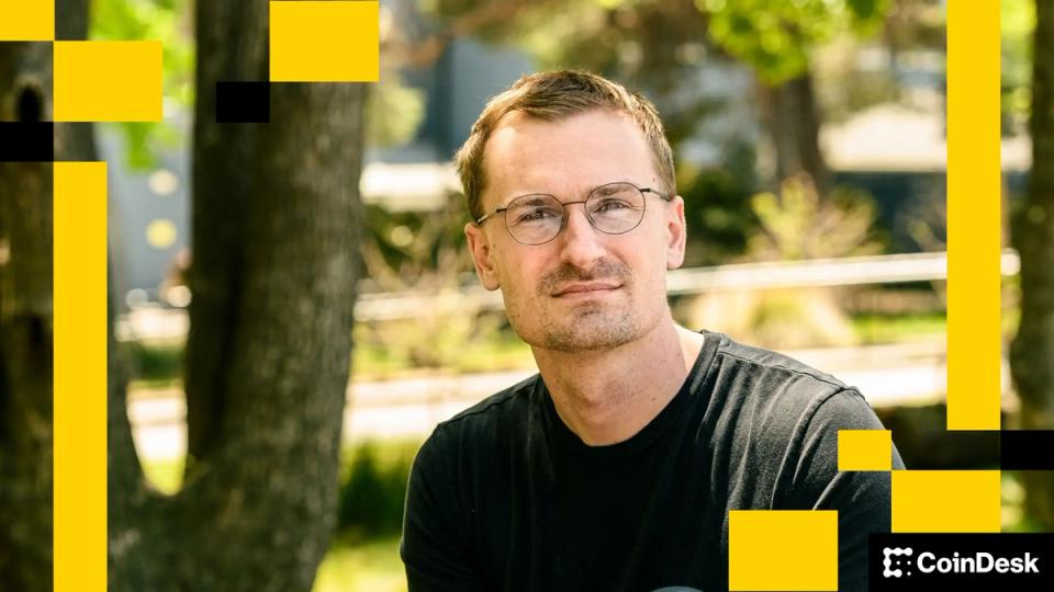 La poussée des pièces de monnaie du créateur de la base fait face à une réaction négative de la communauté alors que le sentiment s'allume sur X