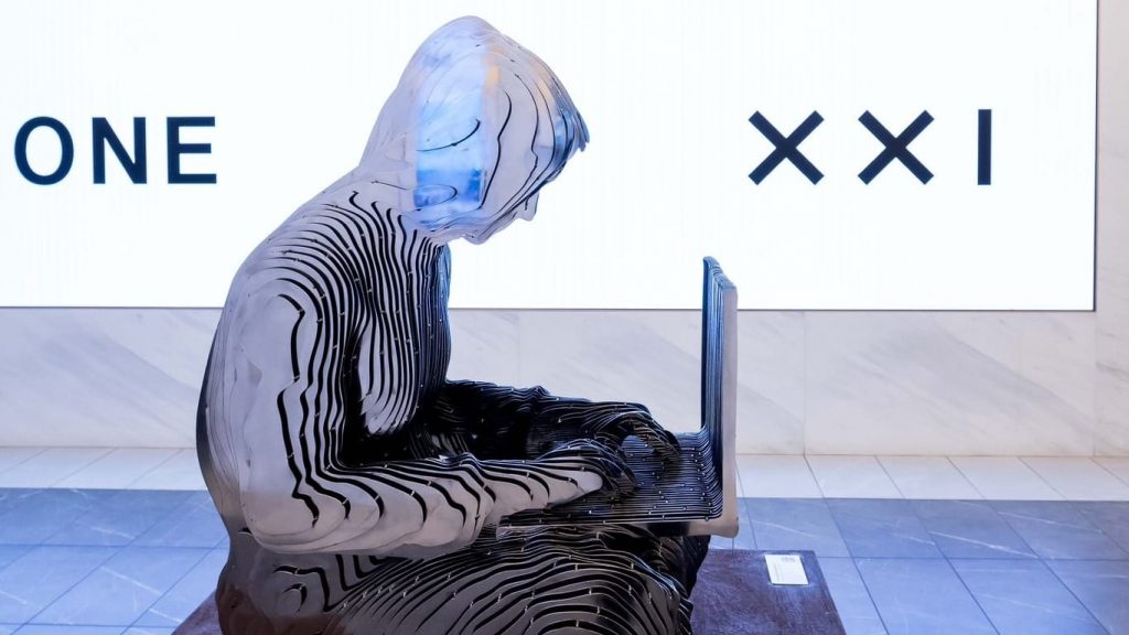 Le NYSE devient le dernier lieu à exposer la statue de Satoshi Nakamoto