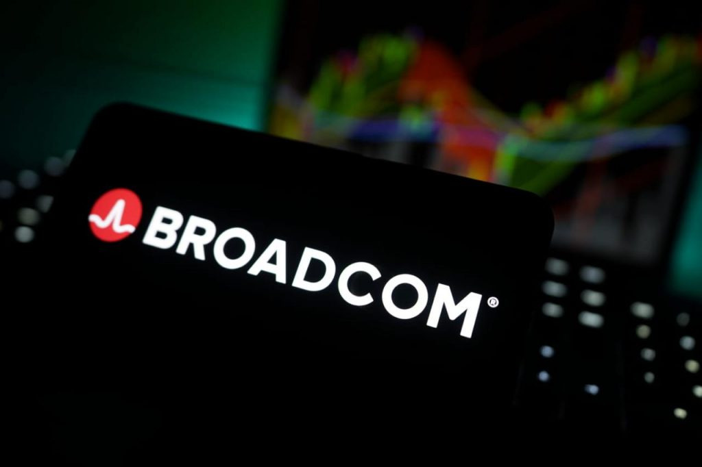 Les analystes fixent l'objectif de cours de Broadcom (AVGO) Analysts set Broadcom (AVGO) price target
