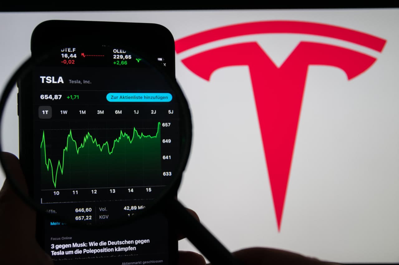 Trading expert sets Tesla (TSLA) stock price for Q1 2026
