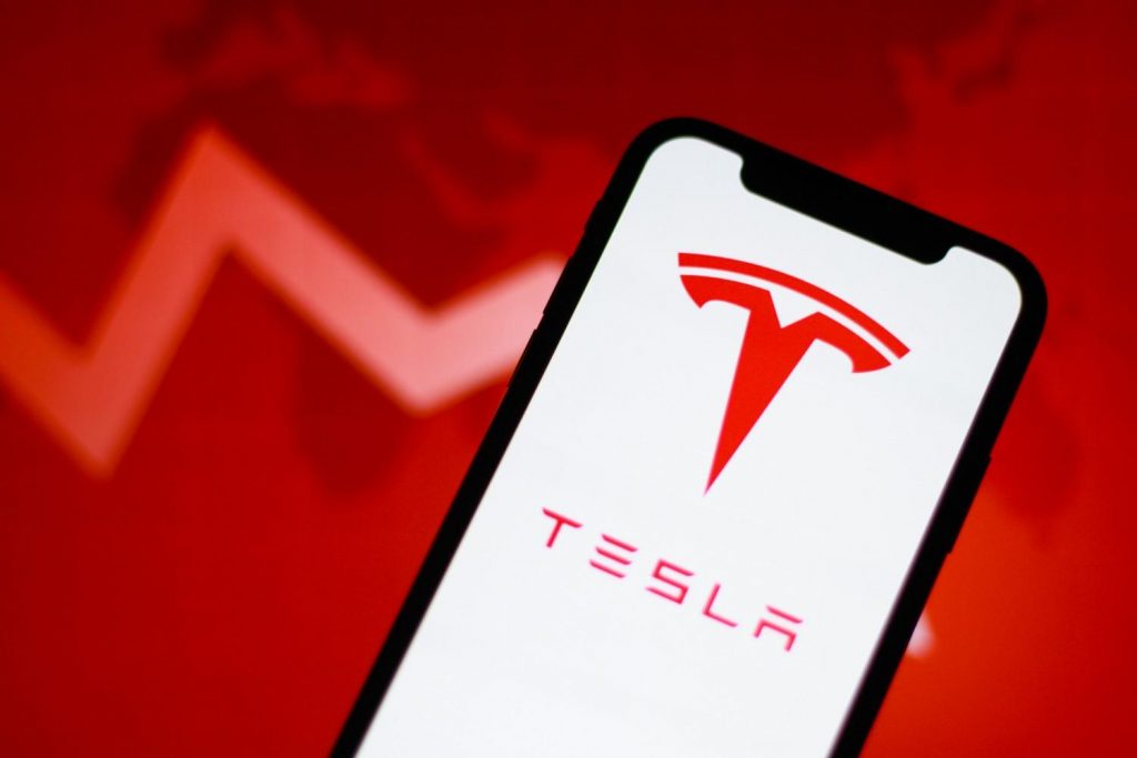 Tesla stock will crash to $25, warns Wall Street expert