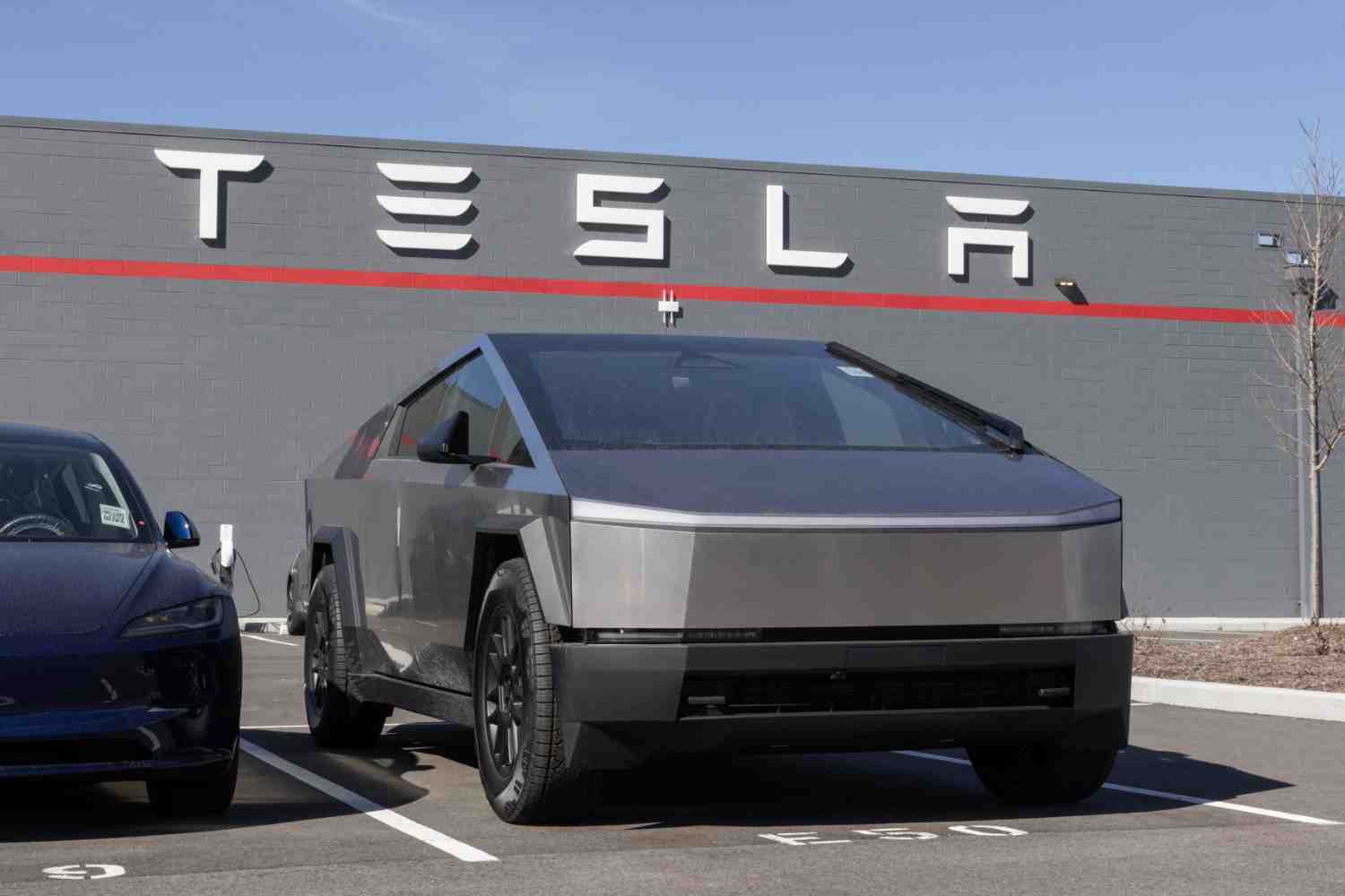 Tesla (TSLA) stock analysis: Buy, Sell, or Hold in 2026?