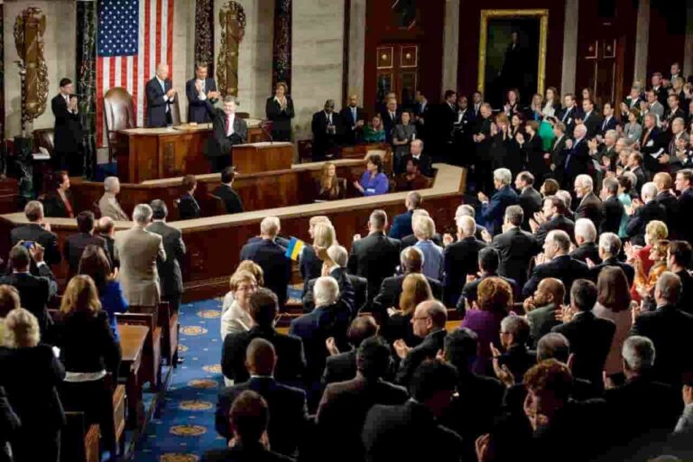 This U.S. politician suspiciously bets big on Bitcoin amid market dip