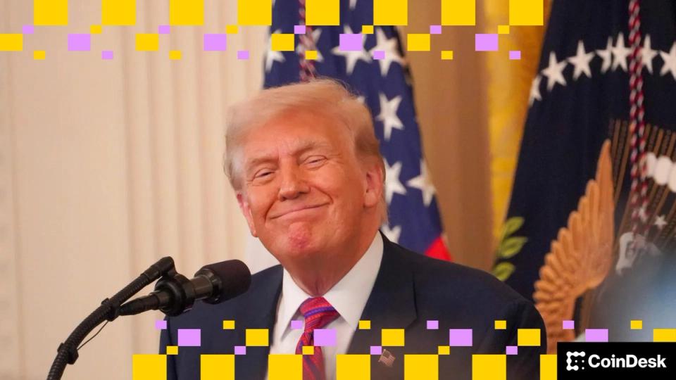 Le prix du Bitcoin baisse après que Trump ait augmenté les tarifs mondiaux de 10% à 15% malgré la décision de la Cour suprême