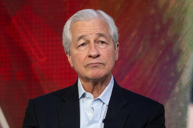 Jamie Dimon, PDG de JP Morgan, déclare que les émetteurs de pièces stables payant des intérêts devraient être réglementés comme des banques