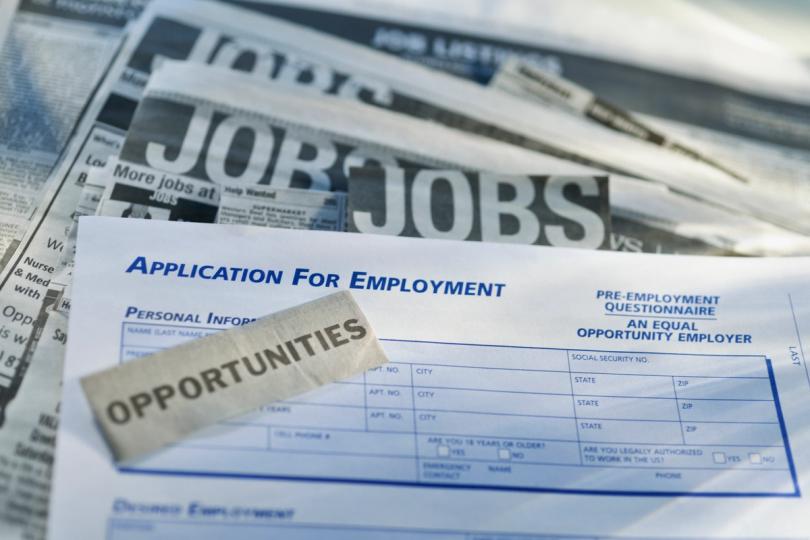 Aux États-Unis, l'emploi en mars dépasse les attentes, avec 178 000 supplémentaires