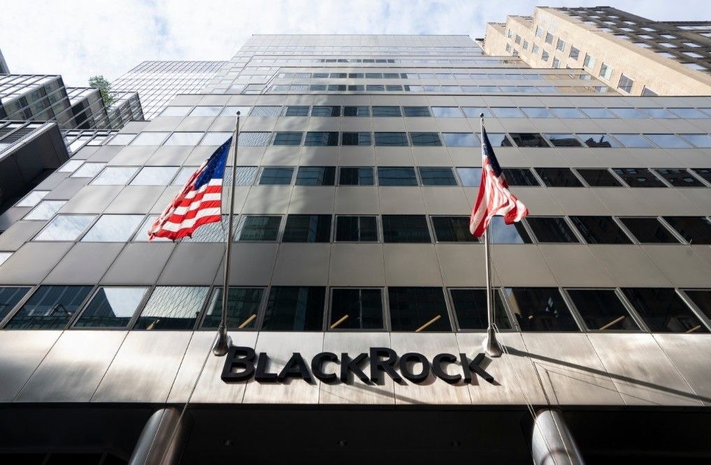 BlackRock dumped $320 million of these cryptocurrencies in a week