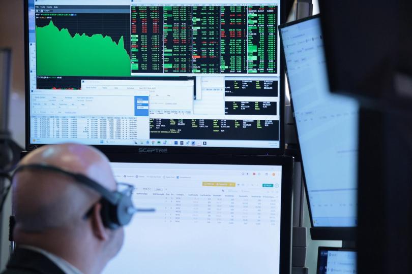 Le S&P et le Nasdaq atteignent des records alors que le BTC stagne à 75 000 $, 40 % du pic d'octobre