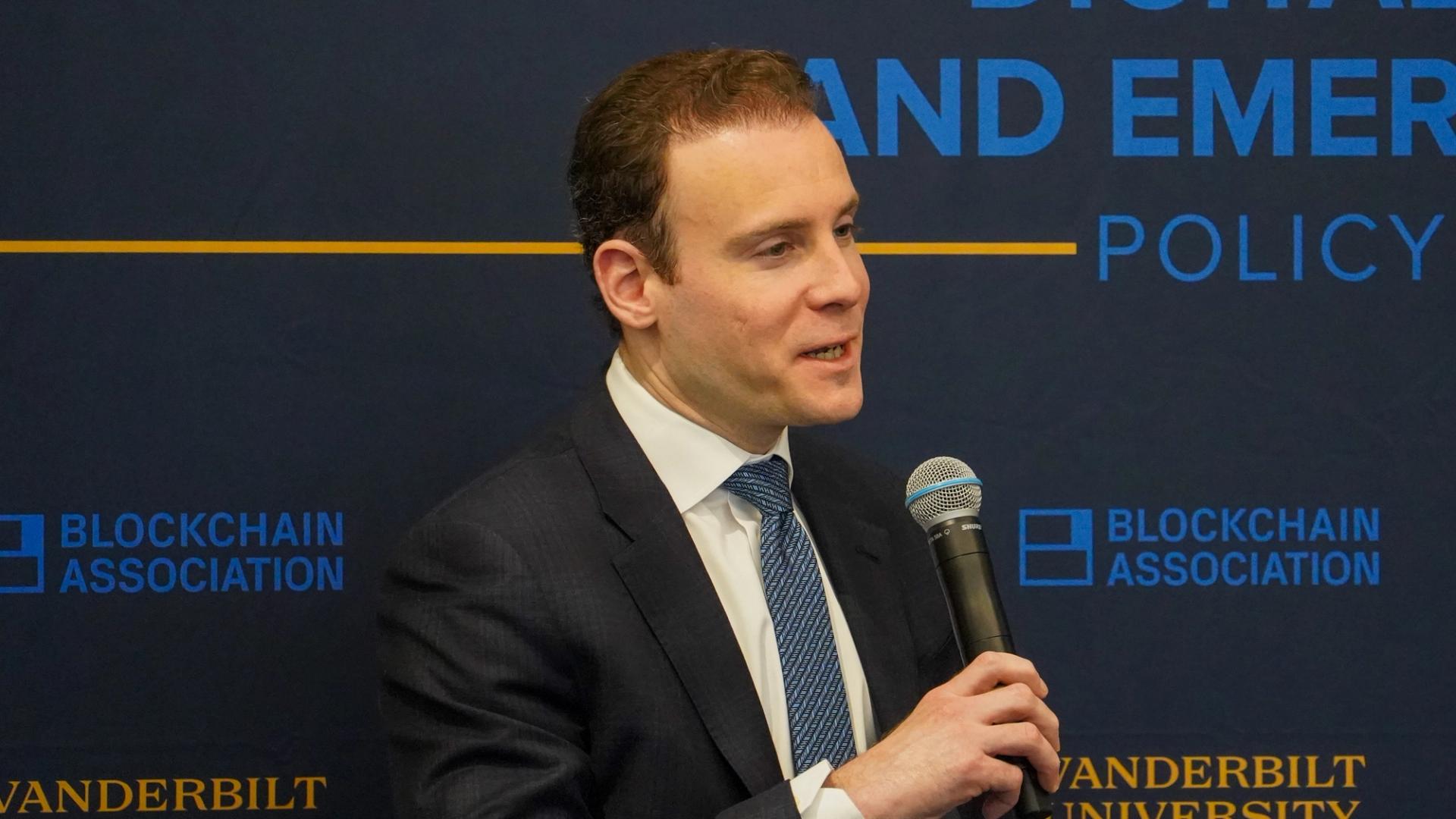 Le president de la CFTC Mike Selig plaide en faveur