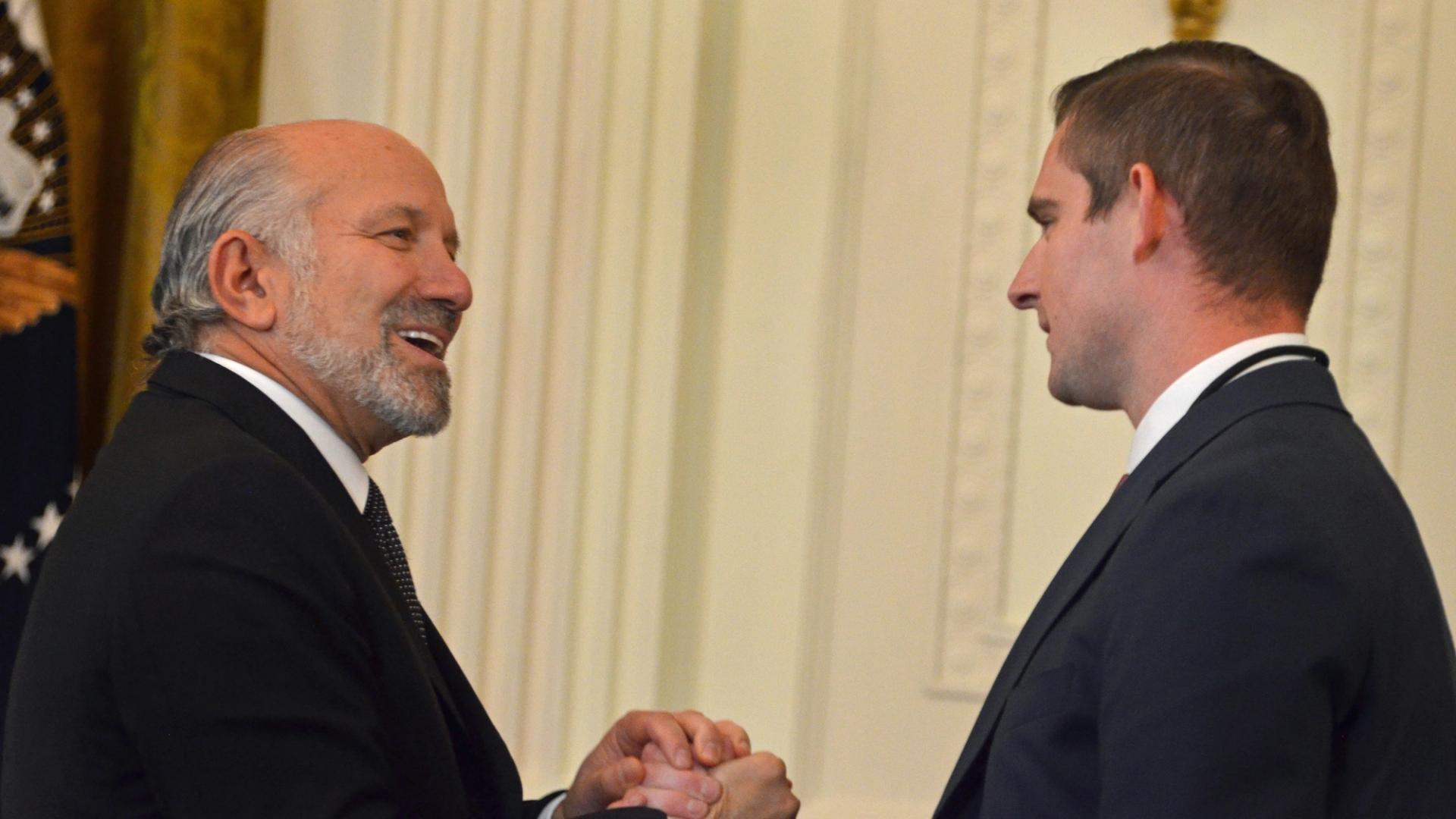 Le senateur Warren interroge le secretaire au Commerce Lutnick sur