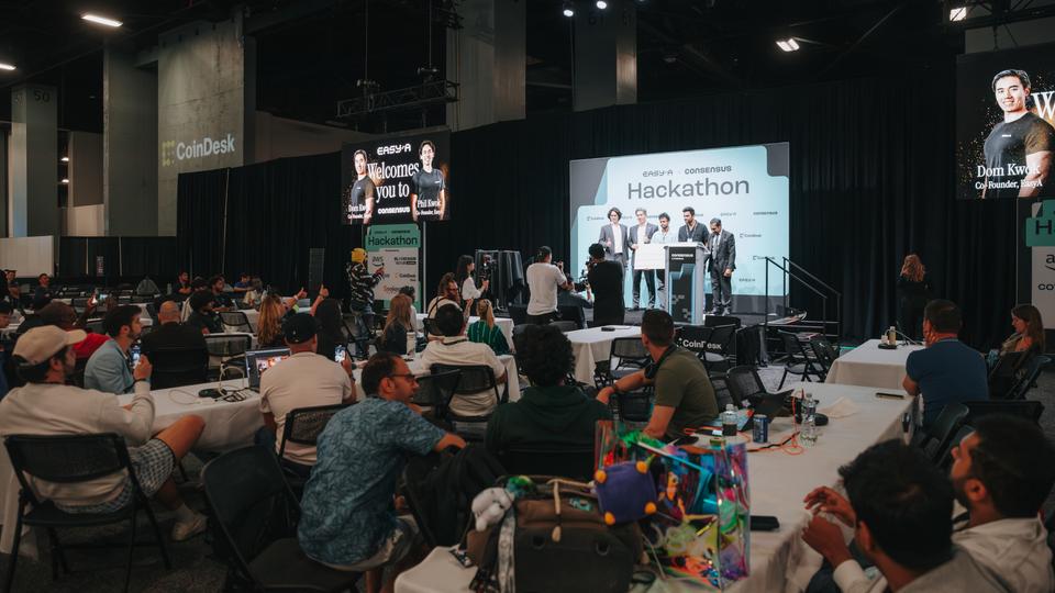 Les agents d’IA ont alimenté une frénésie de création de startups lors du hackathon Consensus Miami EasyA