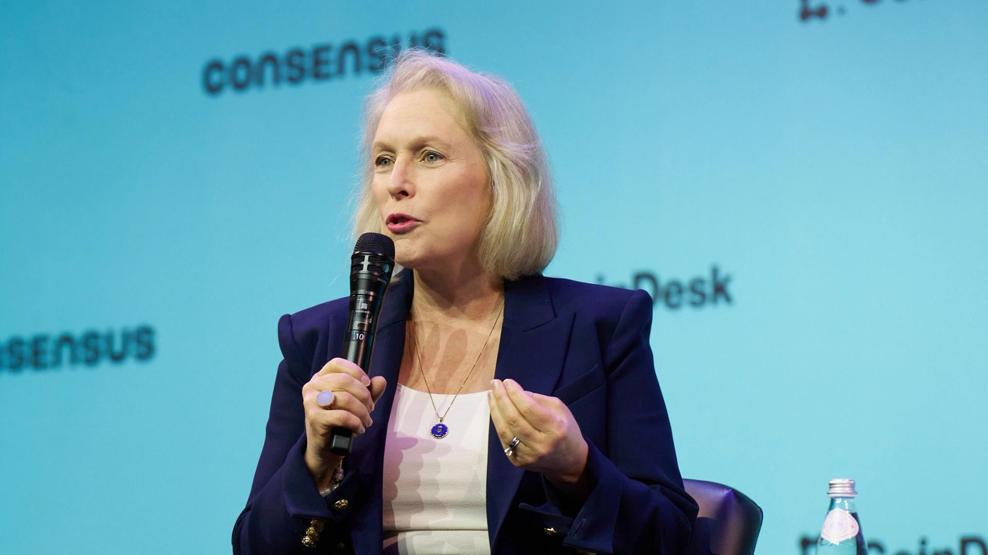 La commission sénatoriale des banques prévoit de tenir une audience sur la loi sur la clarté jeudi La commission senatoriale des banques prevoit de tenir une audience