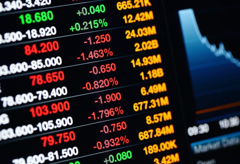 Bitcoin plonge à près de 62 000 $ alors que le commerce de l'IA se déroule, HYPE chute de 14 %