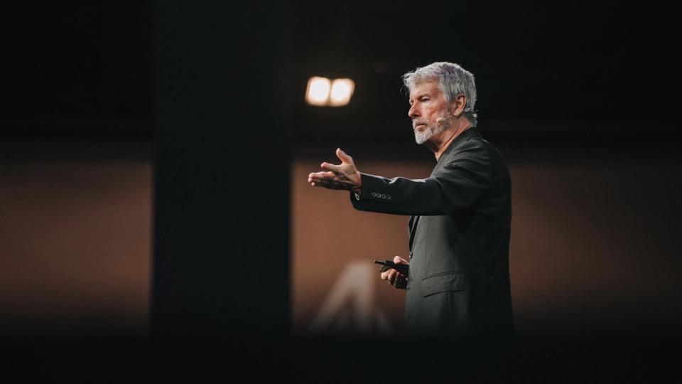 Michael Saylor relance la spéculation sur l'achat de Bitcoin alors que la surveillance s'intensifie