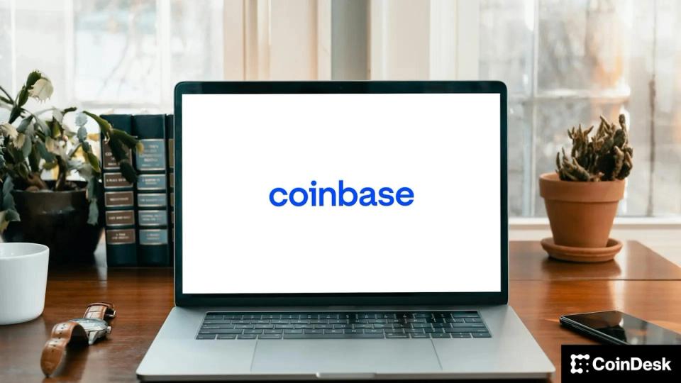 Coinbase présente un conseiller en IA, des options d'achat d'actions et des marchés pré-IPO dans le cadre de la poussée financière