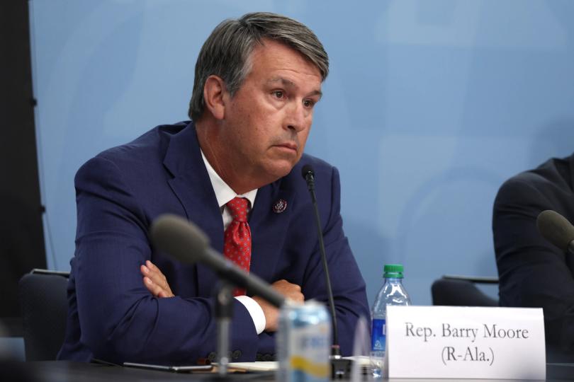 Barry Moore, candidat au Sénat de 12 millions de dollars de Crypto PAC, remporte la primaire du GOP en Alabama