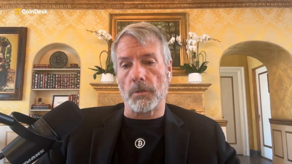 Michael Saylor taquine davantage d'achats de bitcoins alors même que l'action Strategy continue de baisser