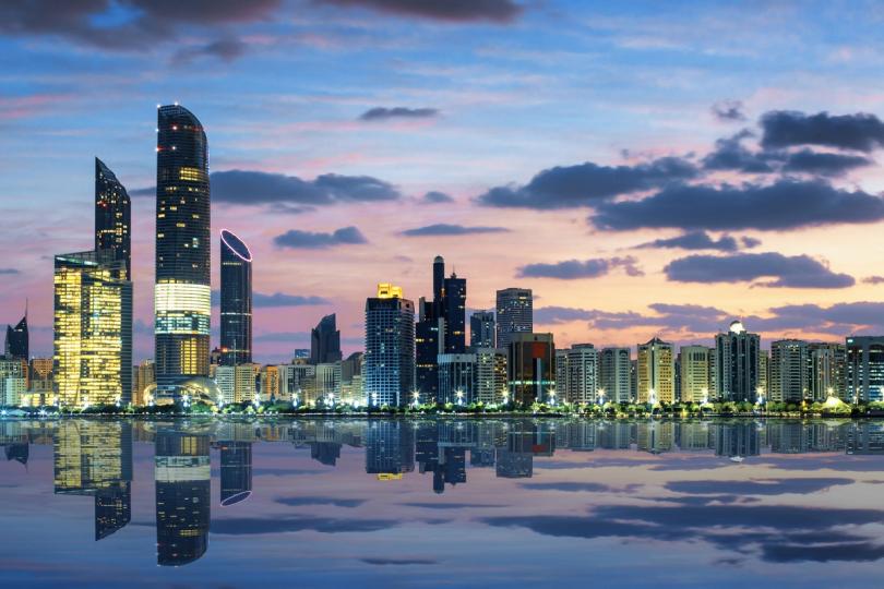 Mubadala Capital tokenise un fonds de marchés privés sur Solana, Sui et Base alors que Coinbase s'expose