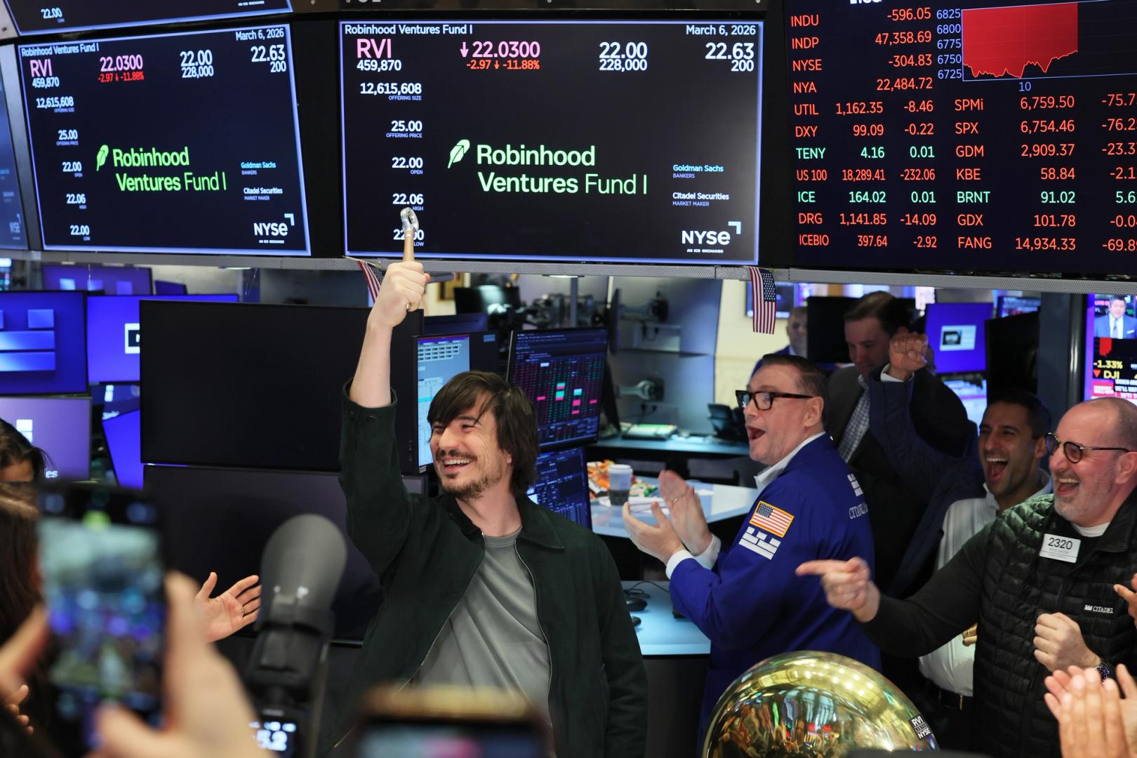 Dans le cadre du pari à enjeux élevés de Robinhood visant à « démocratiser » ses 10 millions d'utilisateurs occasionnels sur la finance blockchain Dans le cadre du pari a enjeux eleves de Robinhood