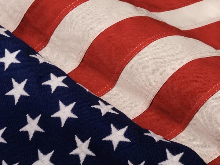 Les Américains ont échangé 571 millions de dollars sur les paris politiques de Polymarket malgré l'interdiction américaine