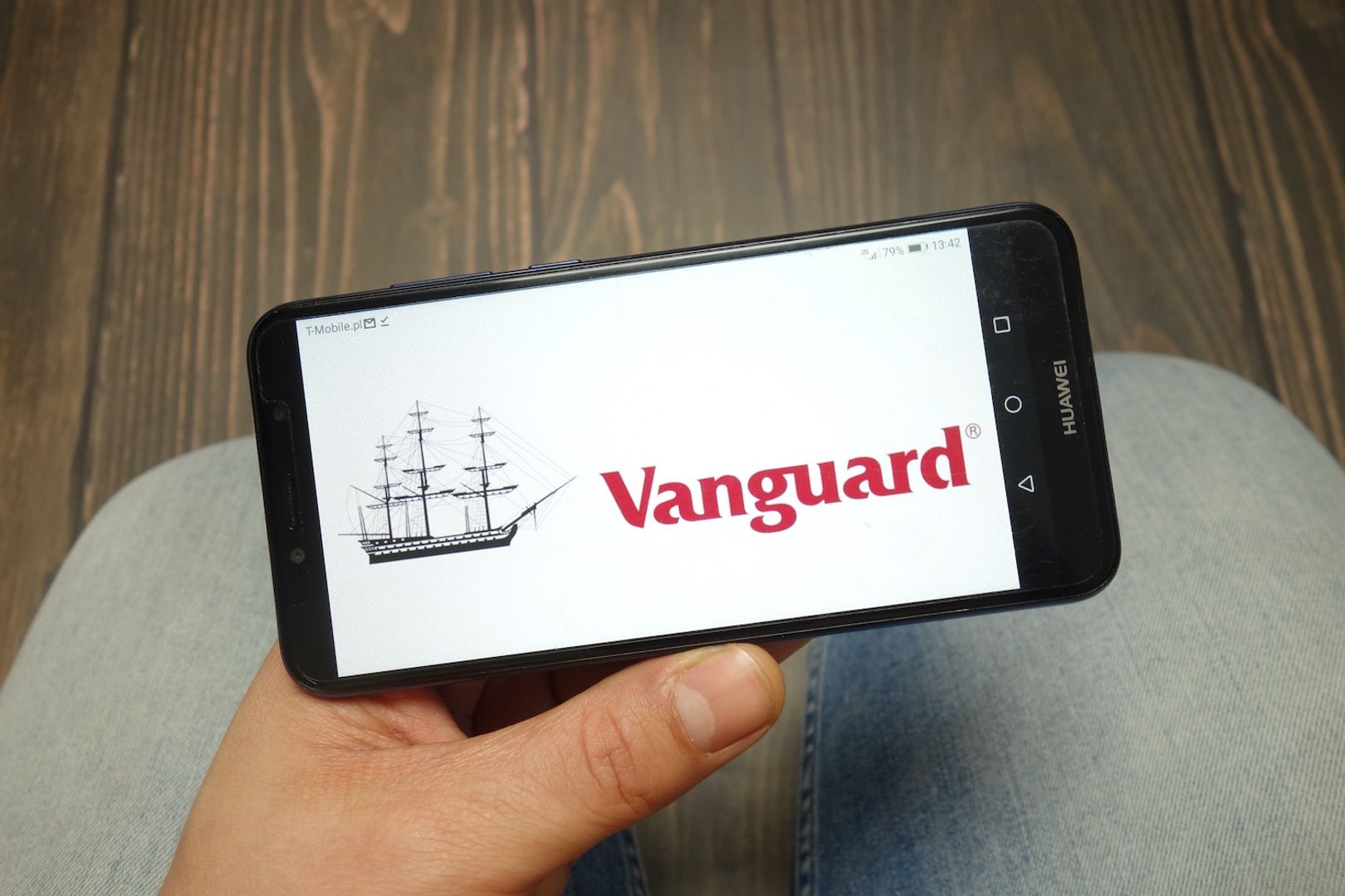 Vanguard ouvre la recherche dun leader des actifs numeriques signe